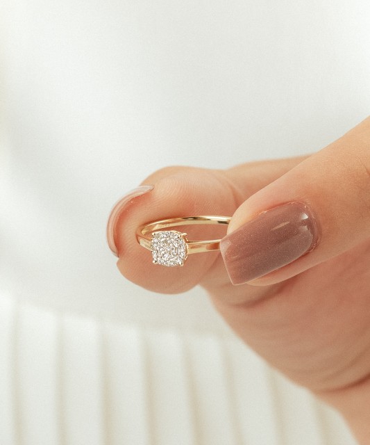 Gold ring with diamonds