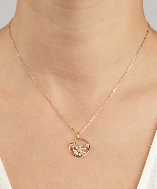 Yellow Gold pendant with diamonds