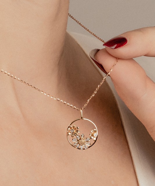 Yellow Gold pendant with diamonds
