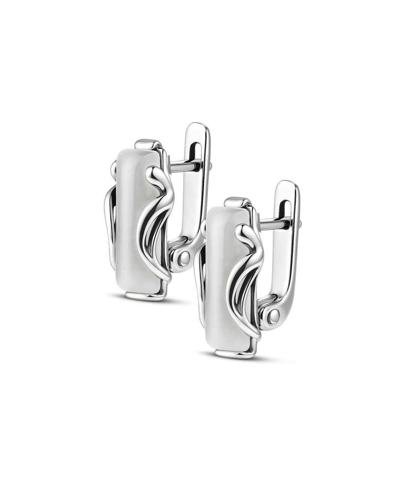 Hopeiset korvakorut kissansilmäkiven kanssa