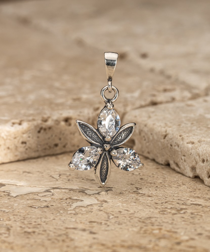 Sterling silver pendant with zircons