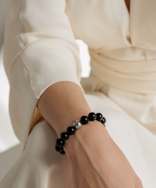 Onyksi-rannekoru hopealla