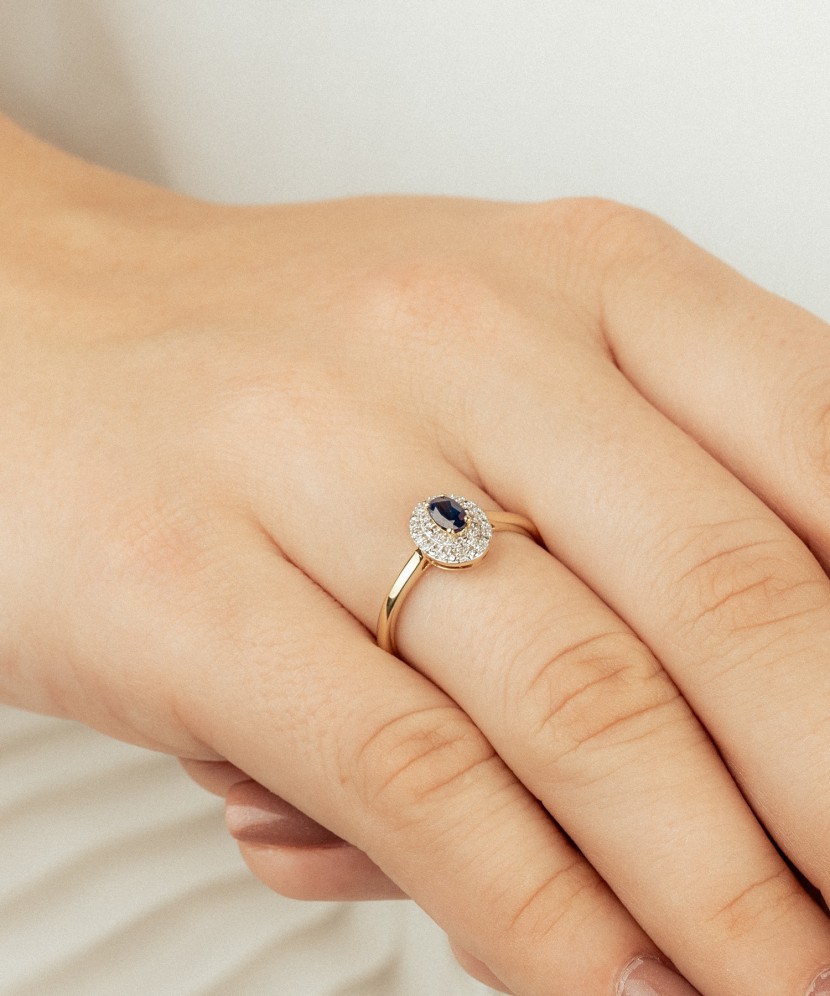 Gold ring with sapphire and diamonds