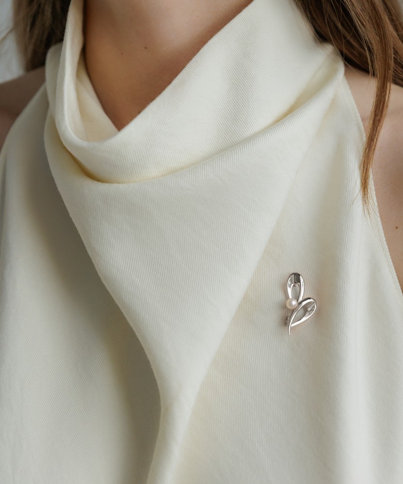 Sterling silver  brooch with pearl