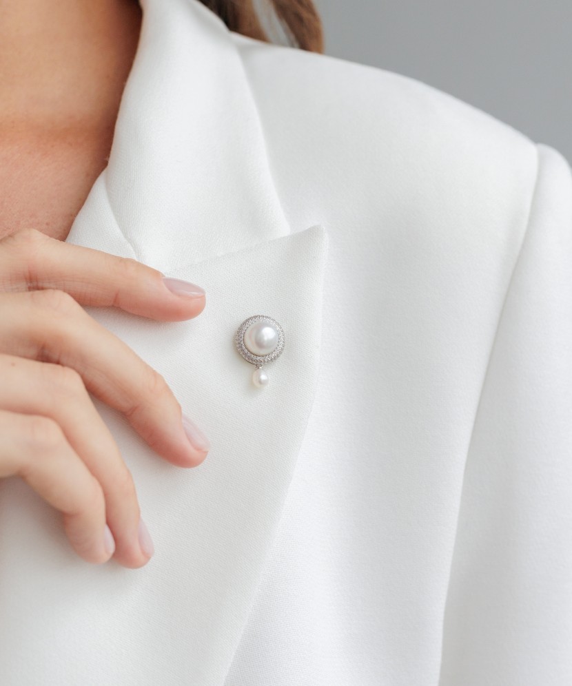 Sterling silver  brooch with pearls and zircons