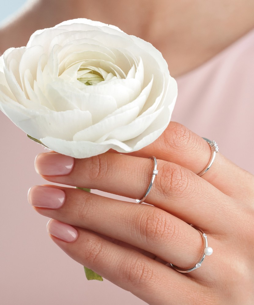 Sterling silver ring with pearl and zircons