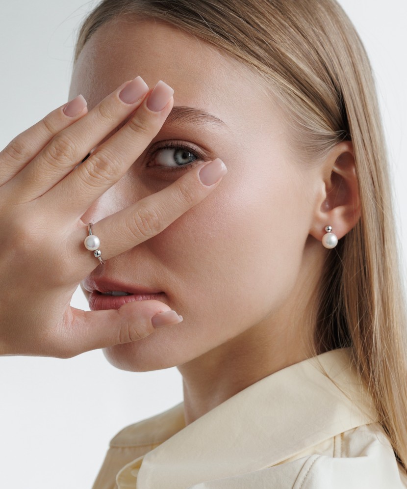 Sterling silver ring with pearl