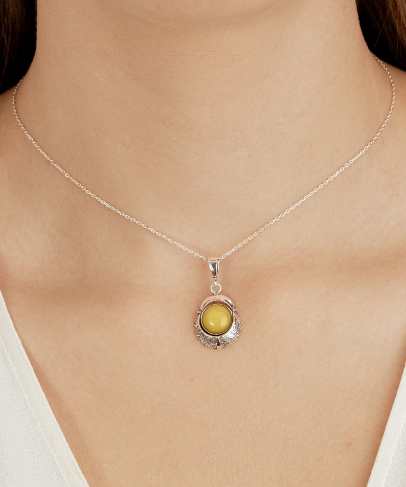 Silver pendant with citrine