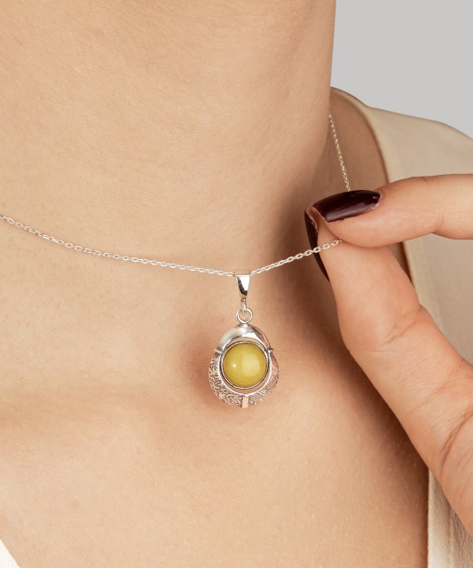 Silver pendant with citrine