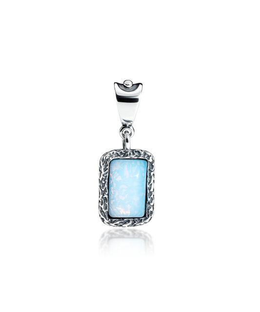 Silver pendant with moonstone