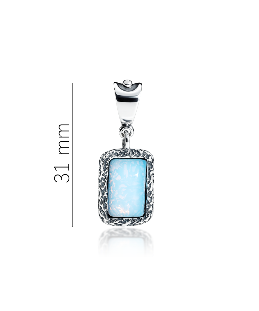 Silver pendant with moonstone
