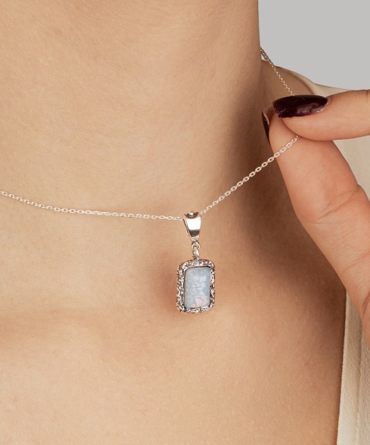 Silver pendant with moonstone