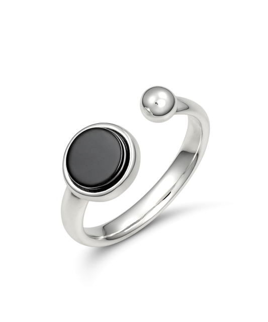 Sterling silver ring with onyx