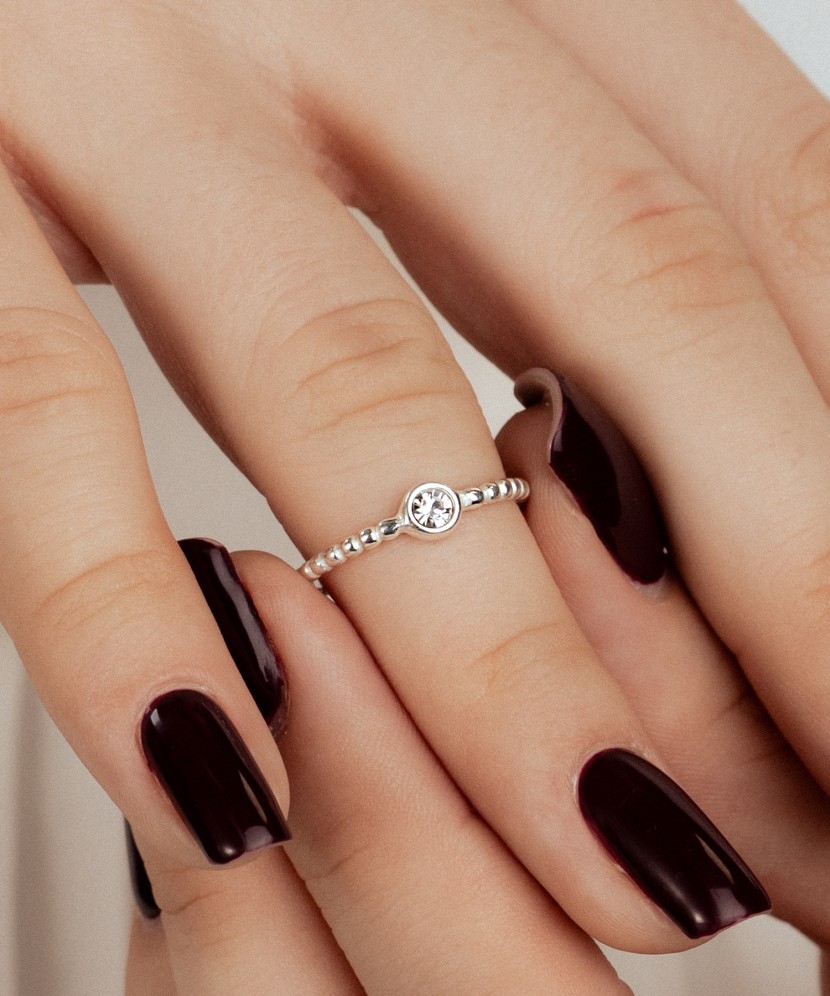 Hopeasormus zirkonialla