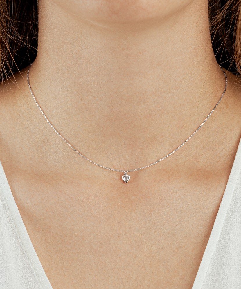 White gold chain with zirconium pendant