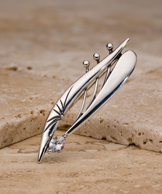 Sterling silver  brooch with zirconium