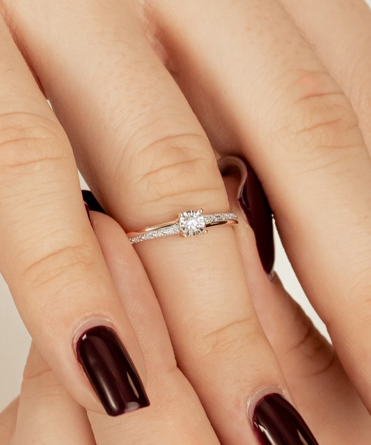 Gold ring with diamond