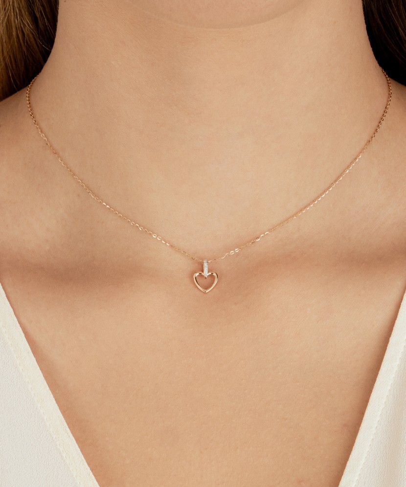 Gold pendant with diamonds "heart"
