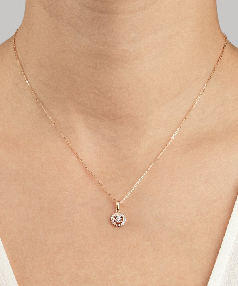 Gold pendant with diamonds