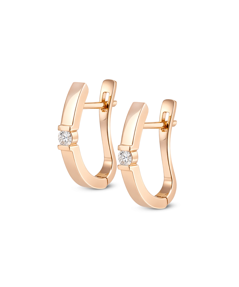 Kultaiset korvakorut timanteilla