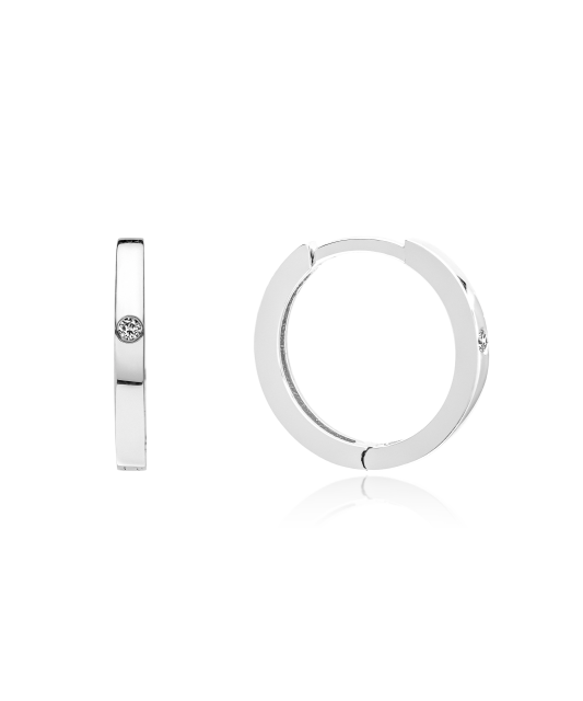 Valkokultaiset korvakorut timanteilla