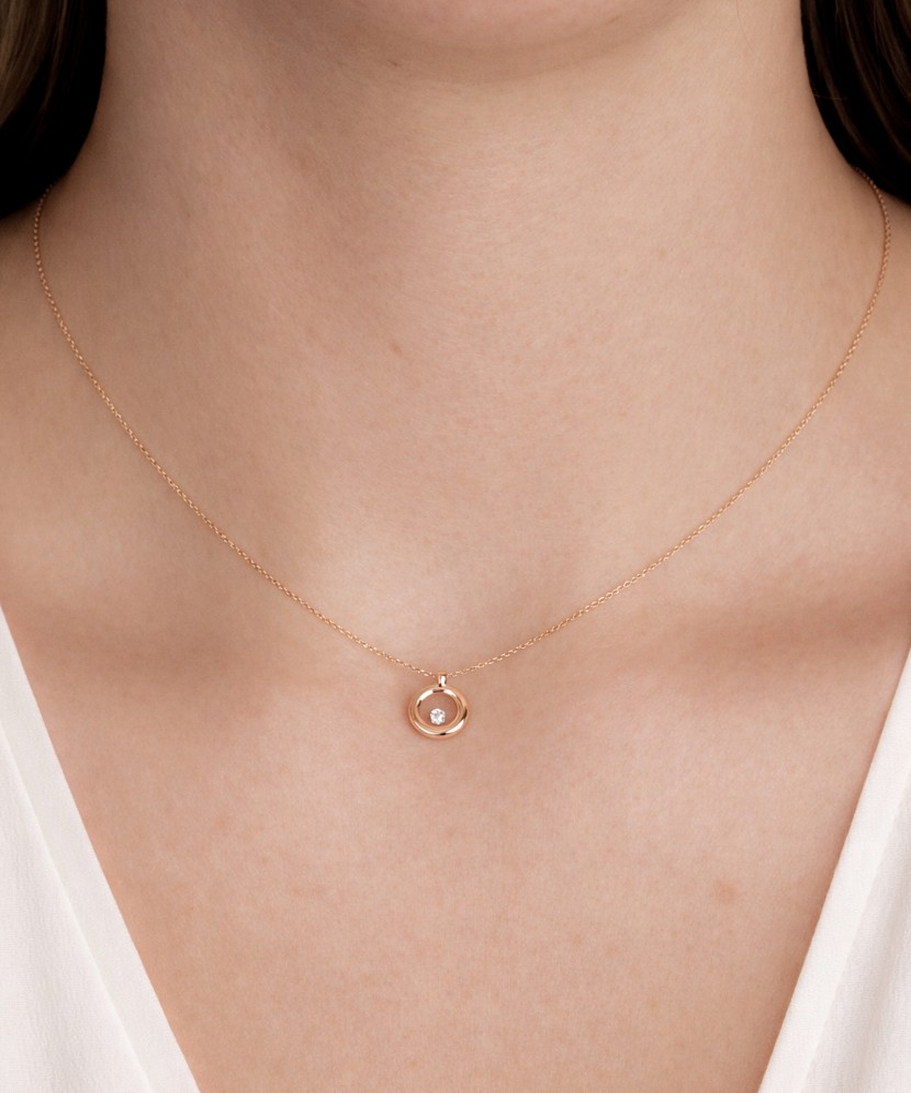 Gold chain with diamond pendant