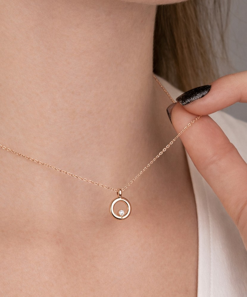 Gold chain with diamond pendant