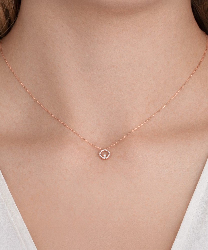 Gold chain with diamond pendant