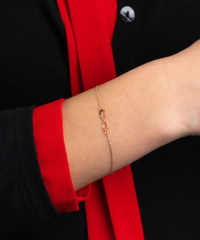 Kultainen rannekoru "ääretön"