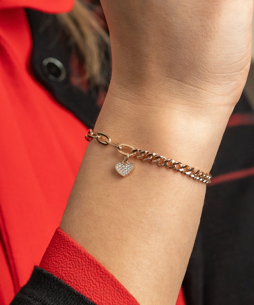 Kultainen rannekoru zirkoneilla