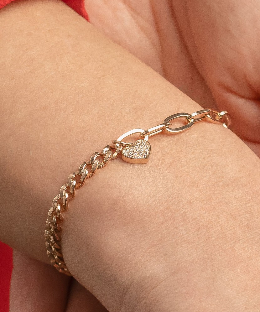 Kultainen rannekoru zirkoneilla