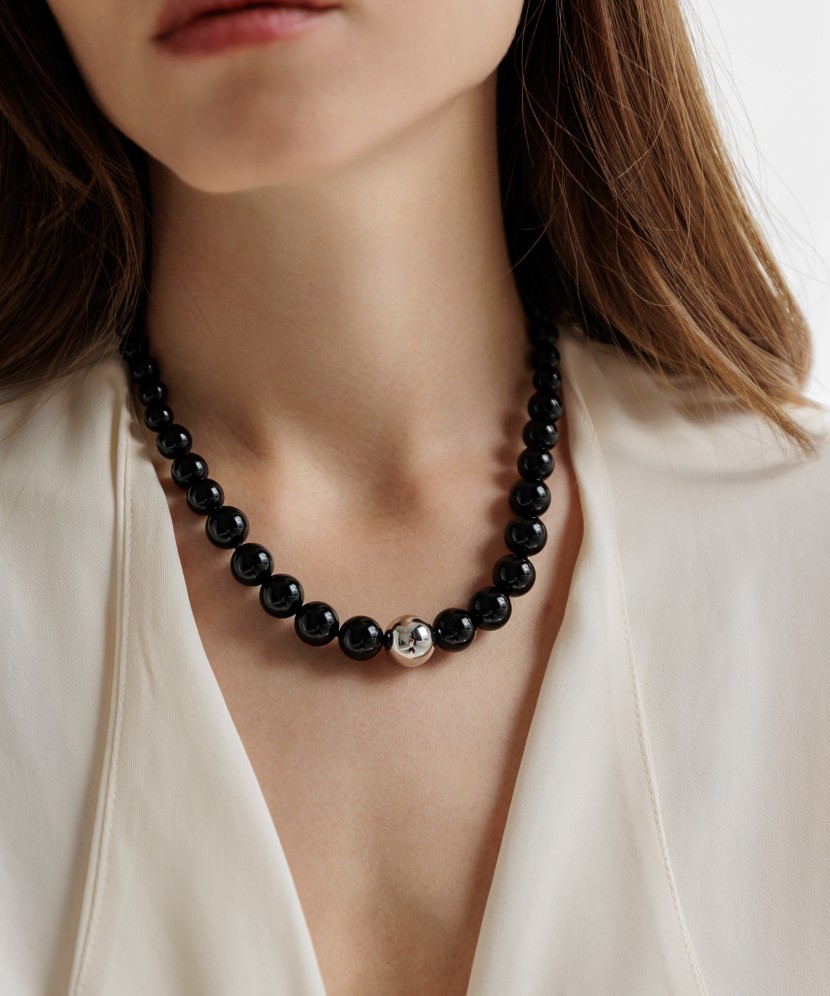 Necklace with onyx and silver