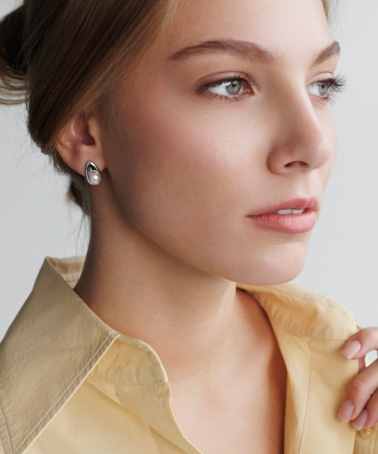 Sterling silver earrings with pearls