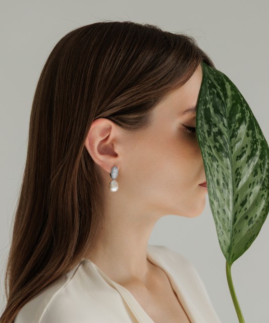 Sterling silver earrings with pearls and zircons