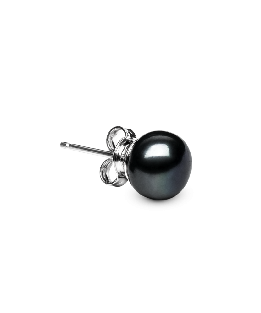 Silver earring with pearl