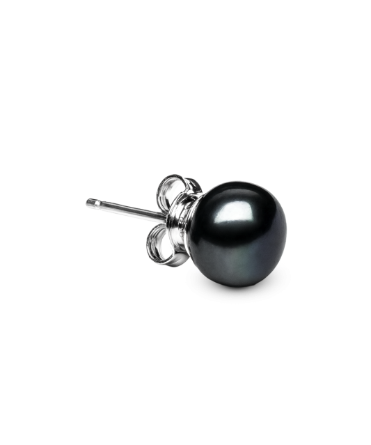 Silver earring with pearl