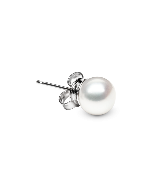 Silver earring with pearl
