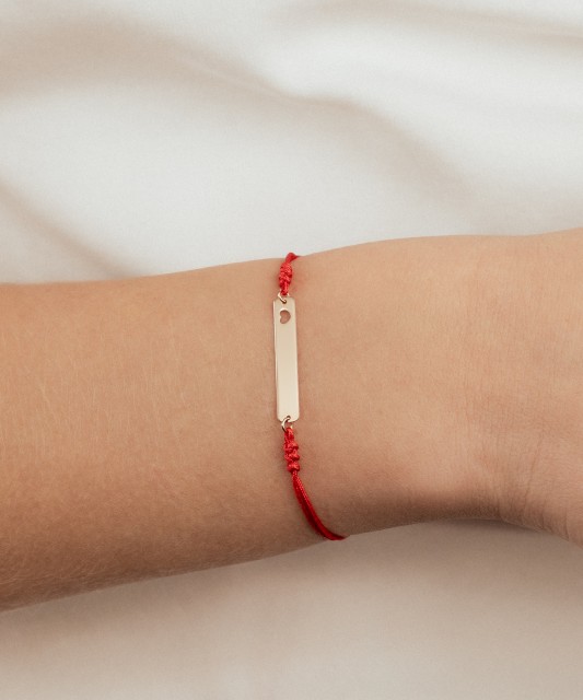 Red string bracelet with gold pendant "Heart"