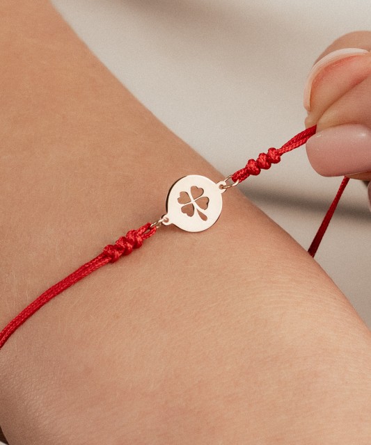 Red string bracelet with gold pendant "Clover"