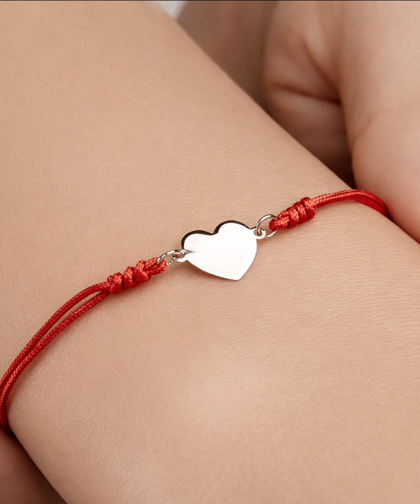 Red string bracelet with gold pendant "Heart"
