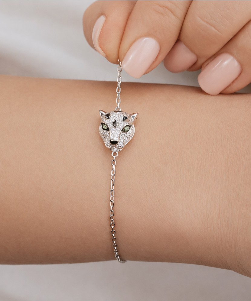 Hopearannekoru zirkoneilla ja spineleillä