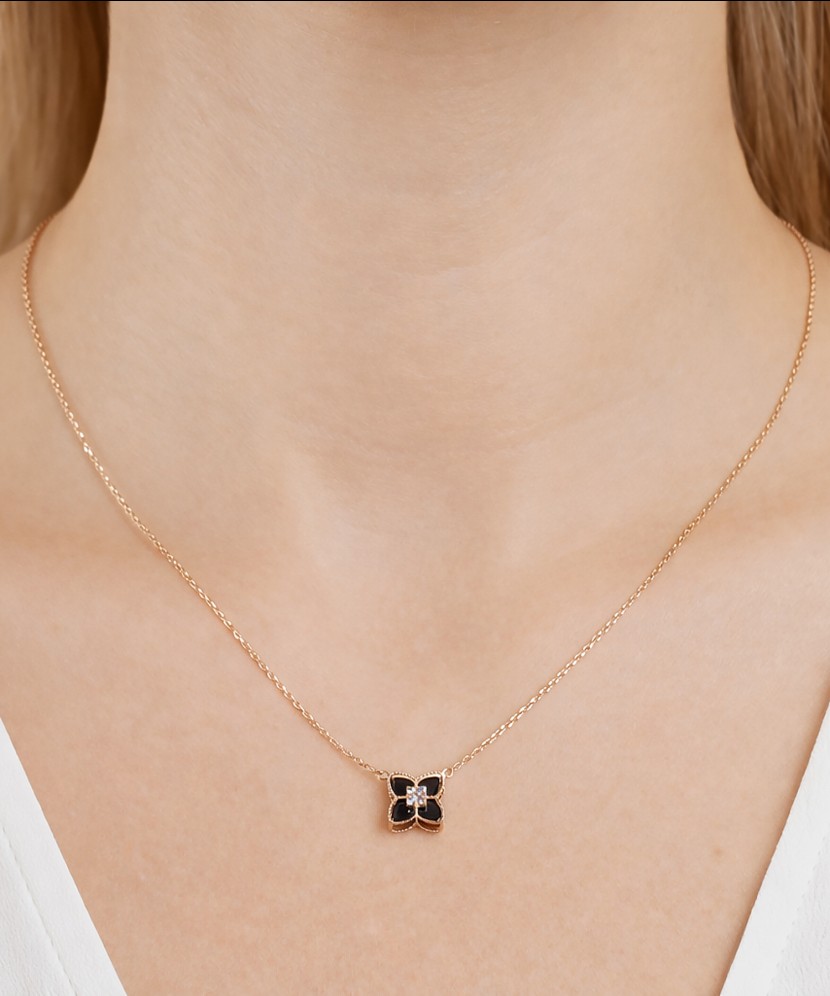 Gold chain with onyx pendant