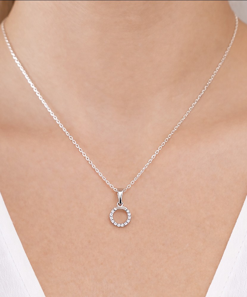 Valkokultainen riipus zirkoneilla