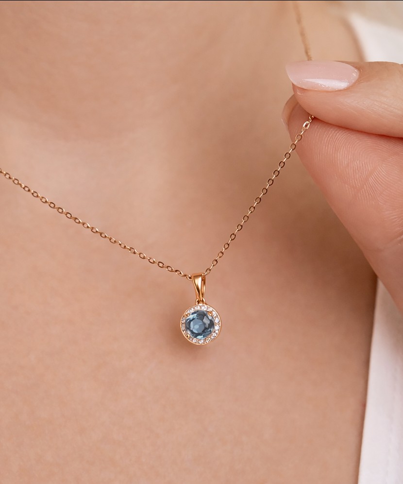 Gold pendant with topaz and diamonds