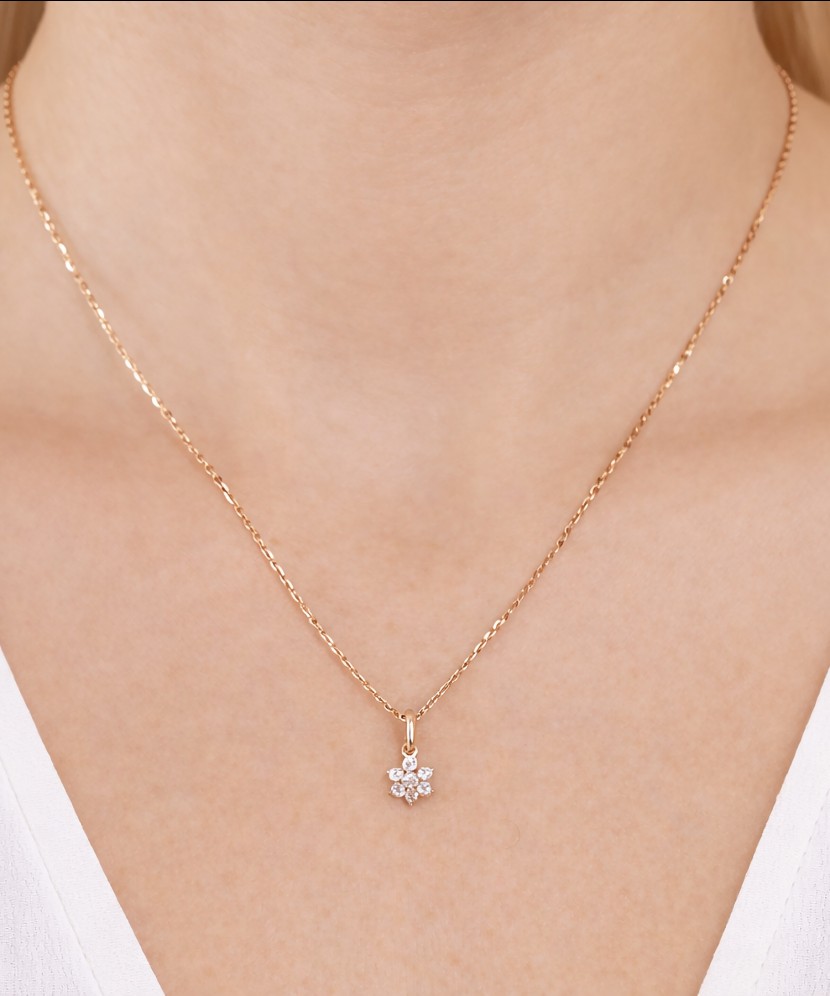 Gold pendant with zircons