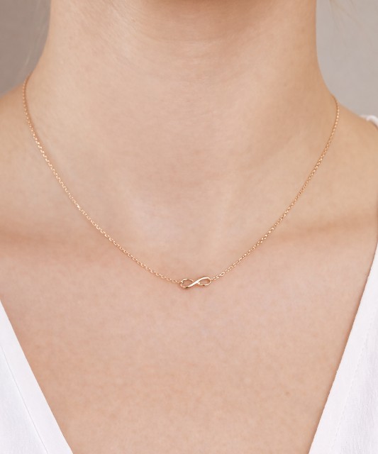 Gold chain with pendant "infinity"