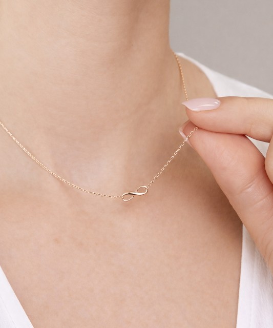 Gold chain with pendant "infinity"