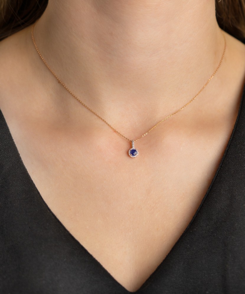 Yellow Gold pendant with diamonds and sapphire