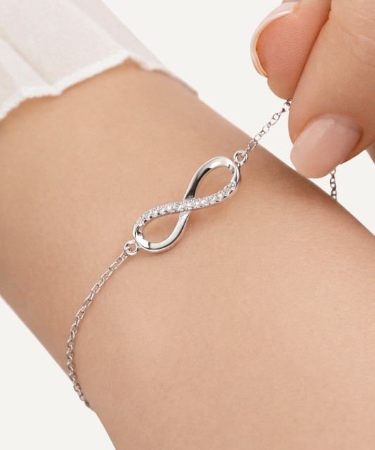 Hopeinen rannekoru zirkoneilla