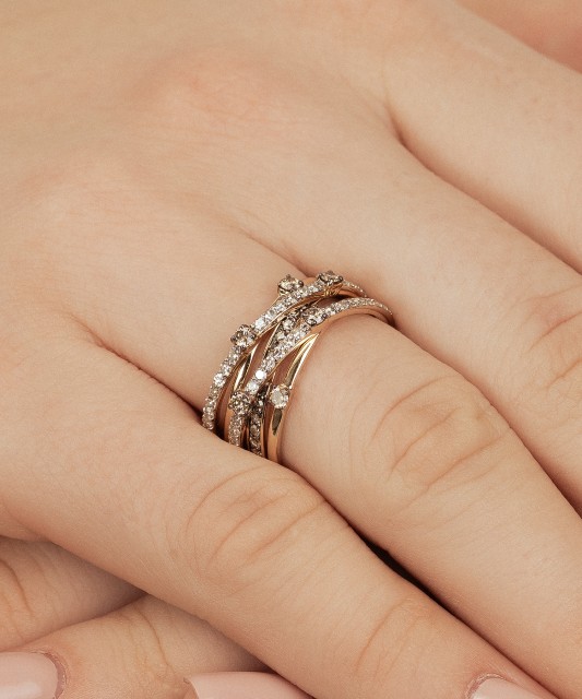 Yellow gold ring with cognac diamonds